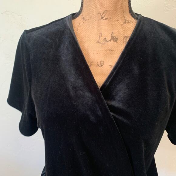 NWT Ann Taylor Velvet Wrap Top Black Large petite v neck holidays short sleeve - Picture 13 of 15